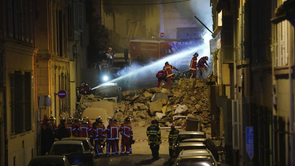 V troskách domu, který se zřítil v Marseille, se našla tři těla